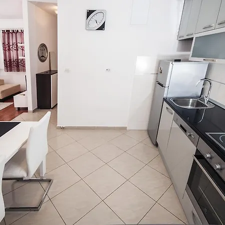 Znjan Beach Guest house 3*