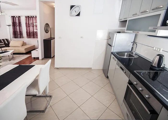 Znjan Πανσιόν 3*