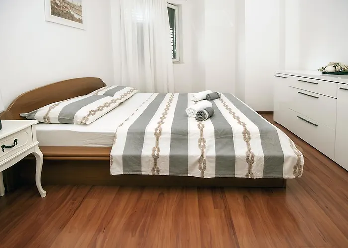 Znjan Pensión Split